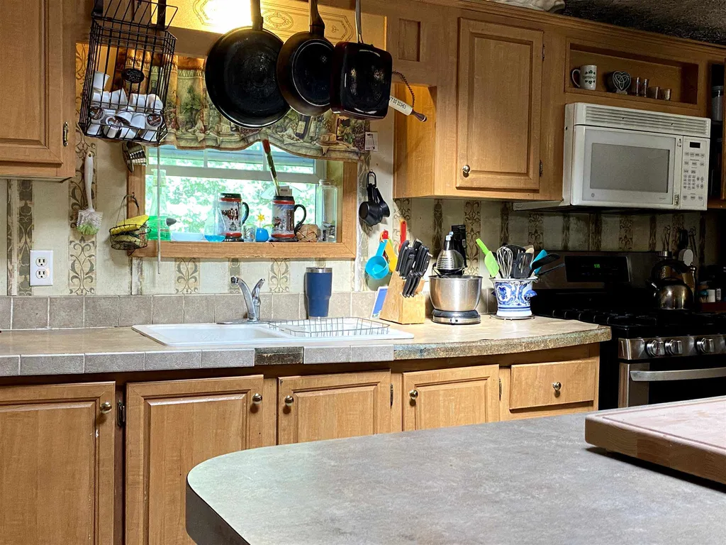 18 James Way Grafton NH 03240