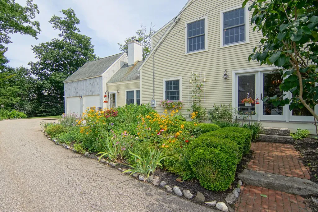 58 Spring Hill Road New Castle NH 03854