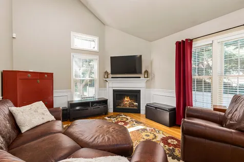 8 Wyndbrook Circle Exeter NH 03833