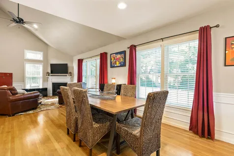 8 Wyndbrook Circle Exeter NH 03833