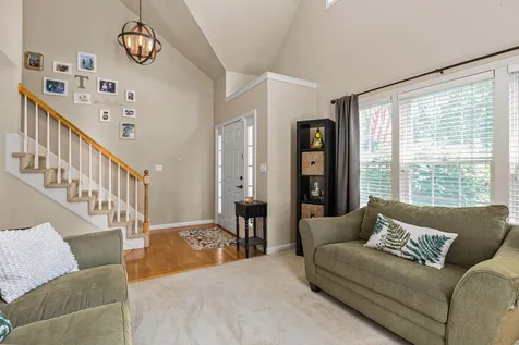 8 Wyndbrook Circle Exeter NH 03833