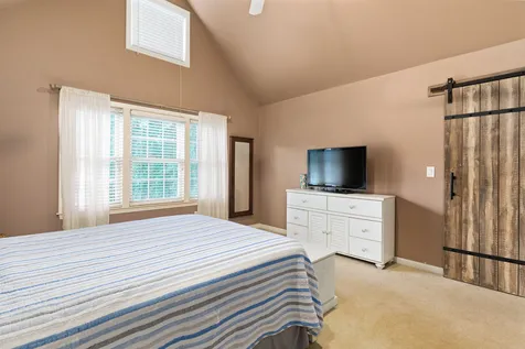 8 Wyndbrook Circle Exeter NH 03833
