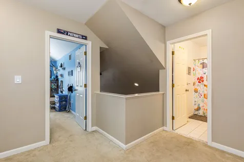 8 Wyndbrook Circle Exeter NH 03833