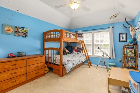 8 Wyndbrook Circle Exeter NH 03833