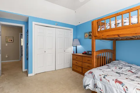 8 Wyndbrook Circle Exeter NH 03833