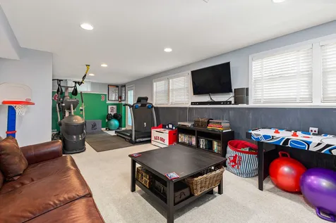 8 Wyndbrook Circle Exeter NH 03833