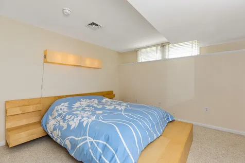 8 Wyndbrook Circle Exeter NH 03833