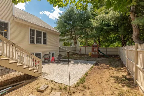 8 Wyndbrook Circle Exeter NH 03833