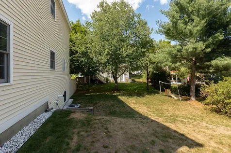 8 Wyndbrook Circle Exeter NH 03833