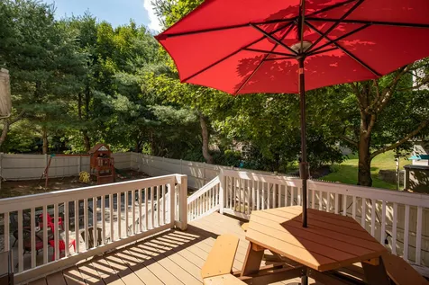 8 Wyndbrook Circle Exeter NH 03833
