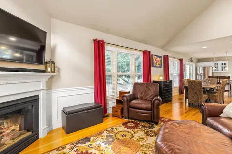 8 Wyndbrook Circle Exeter NH 03833