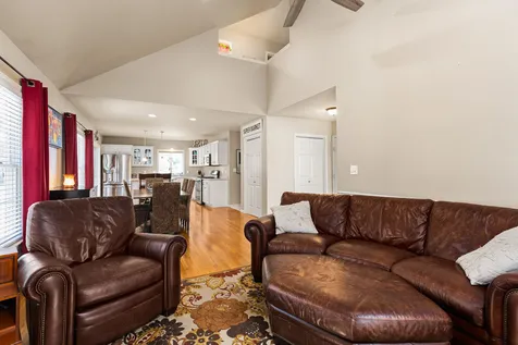 8 Wyndbrook Circle Exeter NH 03833