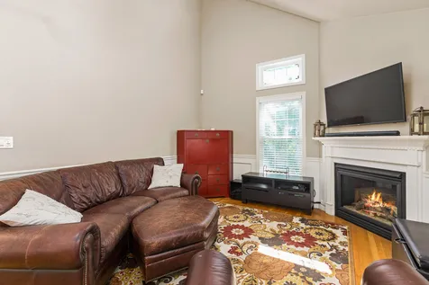 8 Wyndbrook Circle Exeter NH 03833