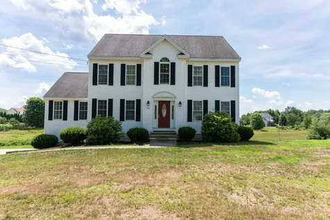 68 North Road Brentwood NH 03833
