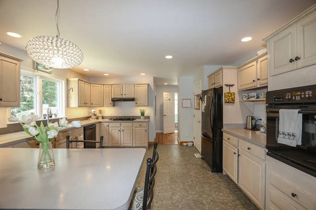 88 Twist Hill Road Dunbarton NH 03046