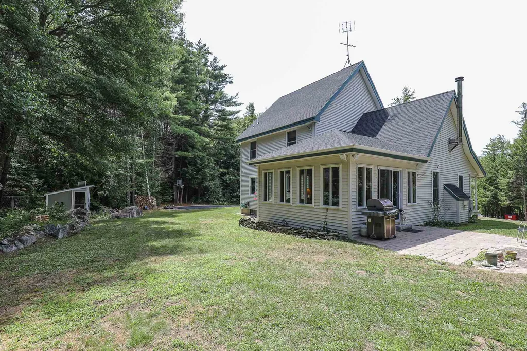 88 Twist Hill Road Dunbarton NH 03046