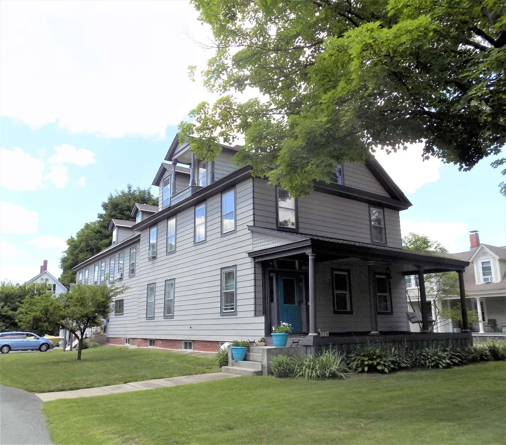 1487 Main Street St. Johnsbury VT 05819