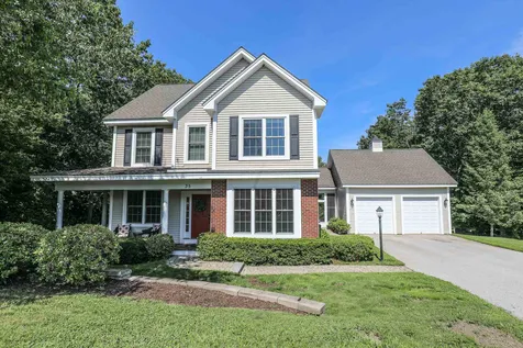 35 Acorn Circle Manchester NH 03102