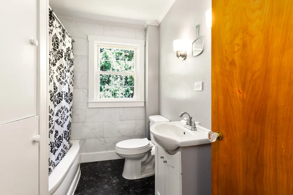 21 Fernald Court Portsmouth NH 03801-5205