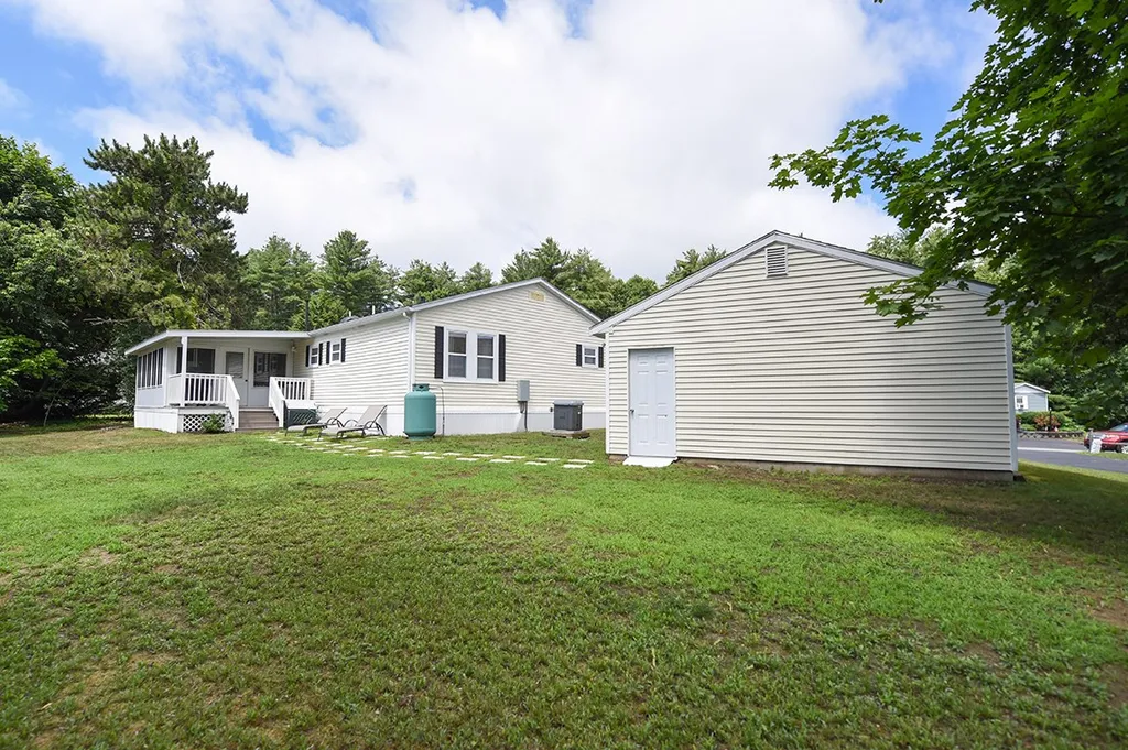 10 Slippery Rock Drive North Hampton NH 03862