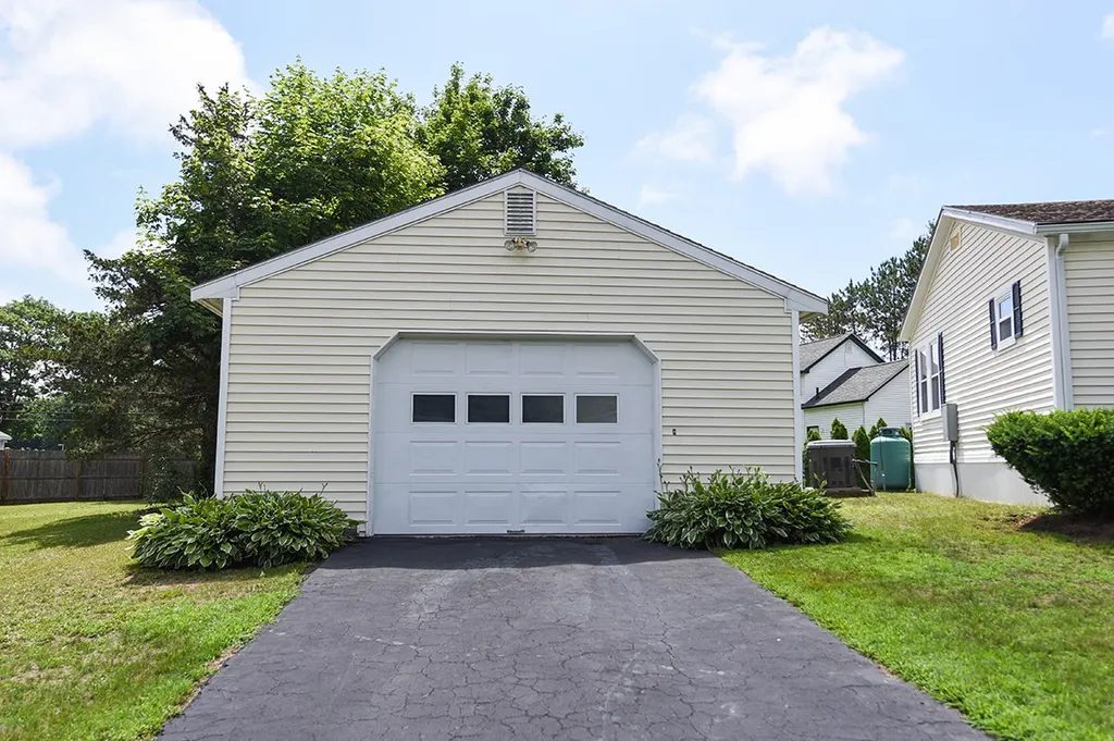 10 Slippery Rock Drive North Hampton NH 03862