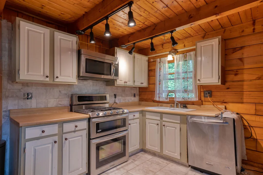 84 Sawyer Brook Road Orford NH 03777