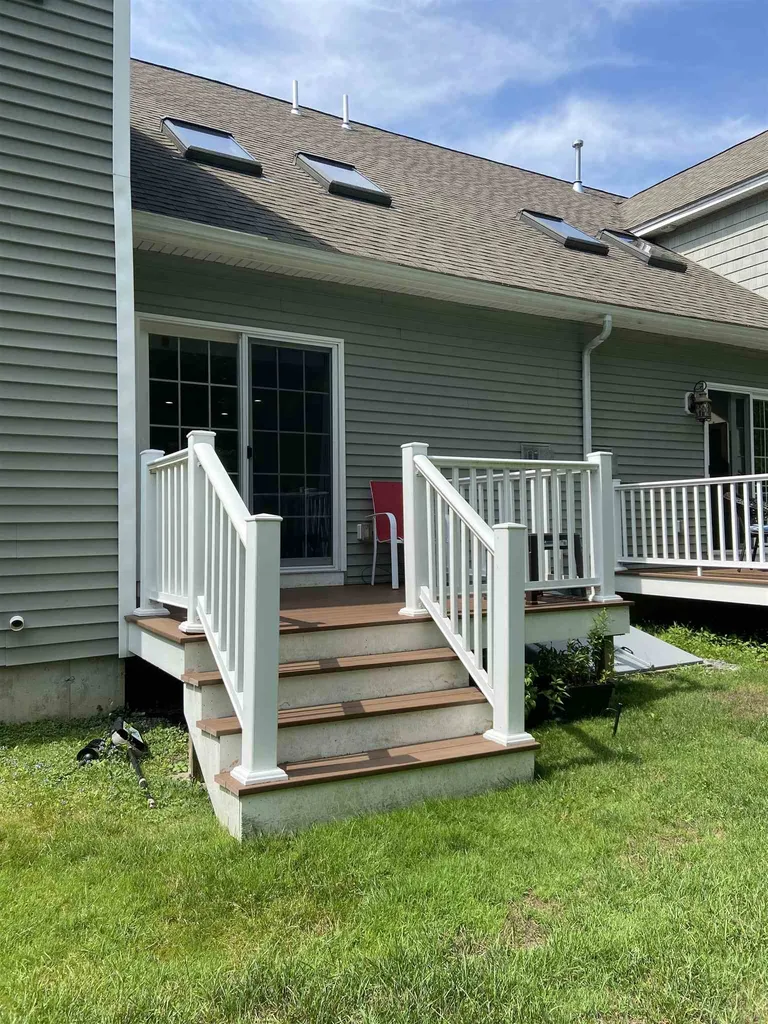 5 Pelton Way Hampton Falls NH 03844