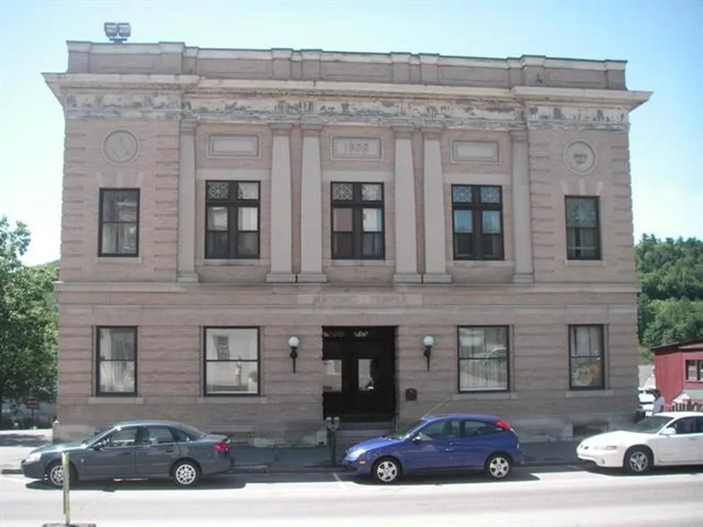 137 Main Street Littleton NH 03561