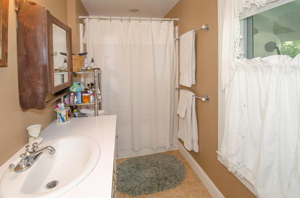 65 Beech Street Bristol NH 03222
