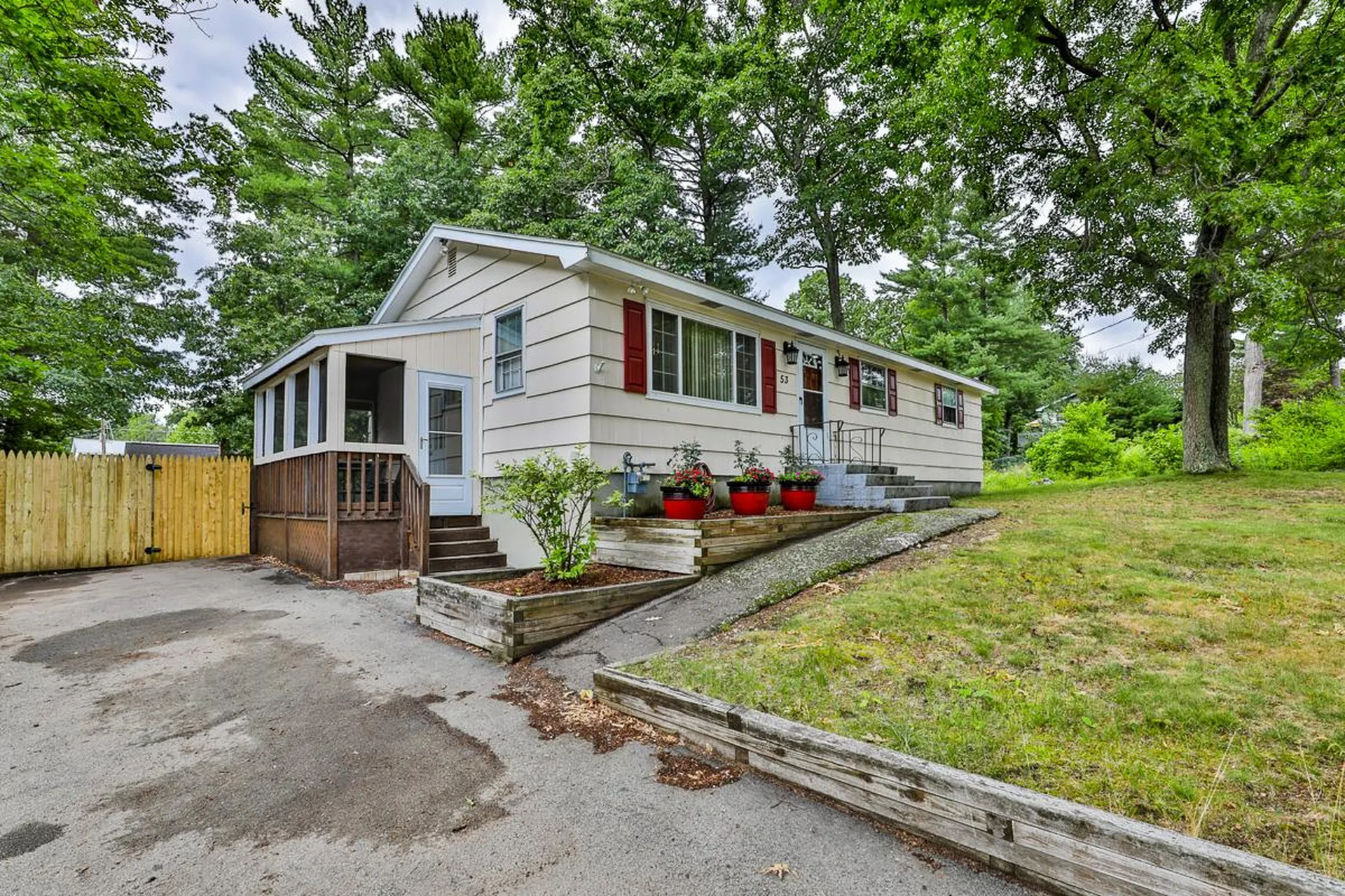 53 Tenby Drive Nashua NH 03062