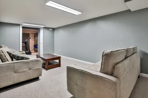 53 Tenby Drive Nashua NH 03062