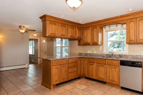 76 Maple Street Rochester NH 03867