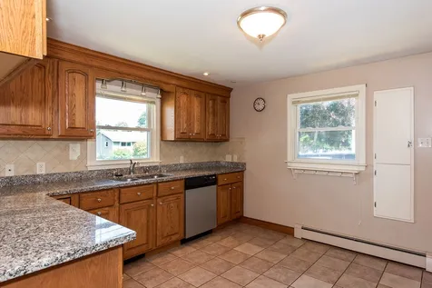 76 Maple Street Rochester NH 03867