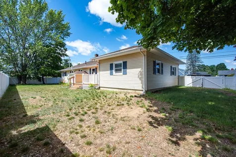 76 Maple Street Rochester NH 03867