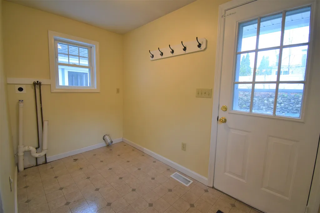 43 Gordon Street Nashua NH 03064