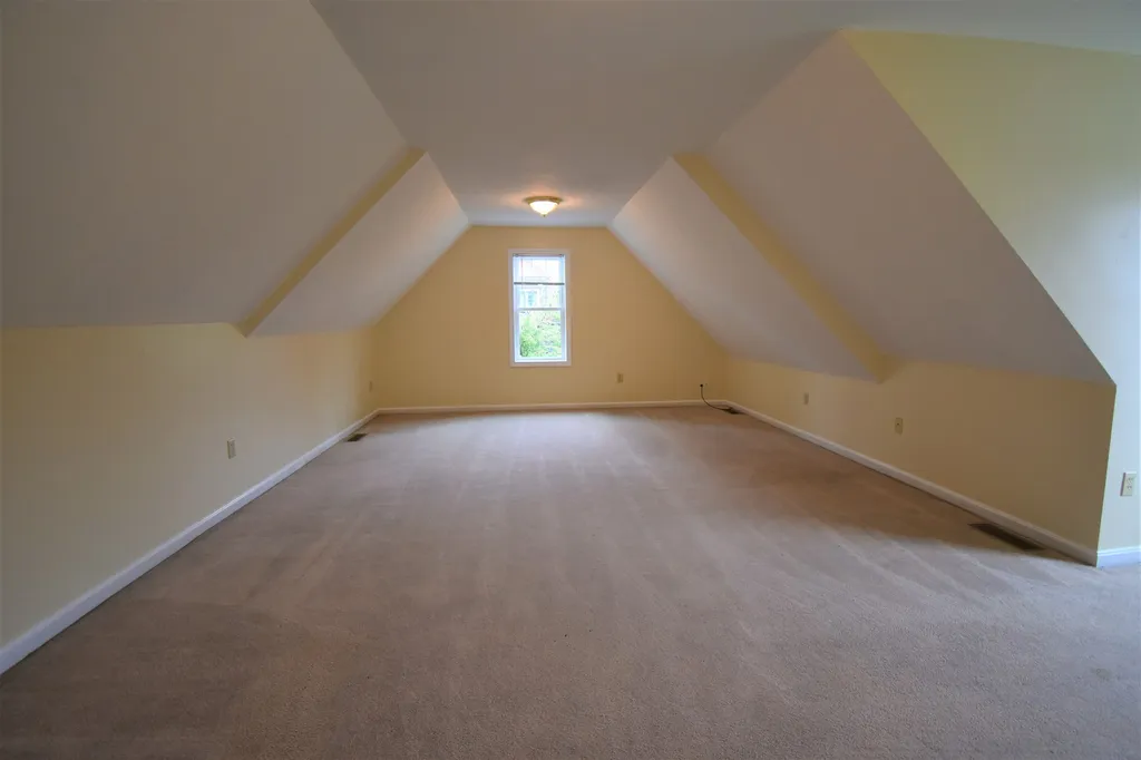 43 Gordon Street Nashua NH 03064