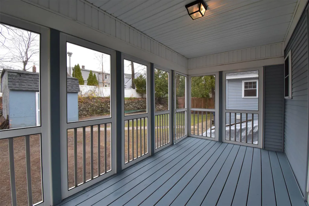 43 Gordon Street Nashua NH 03064