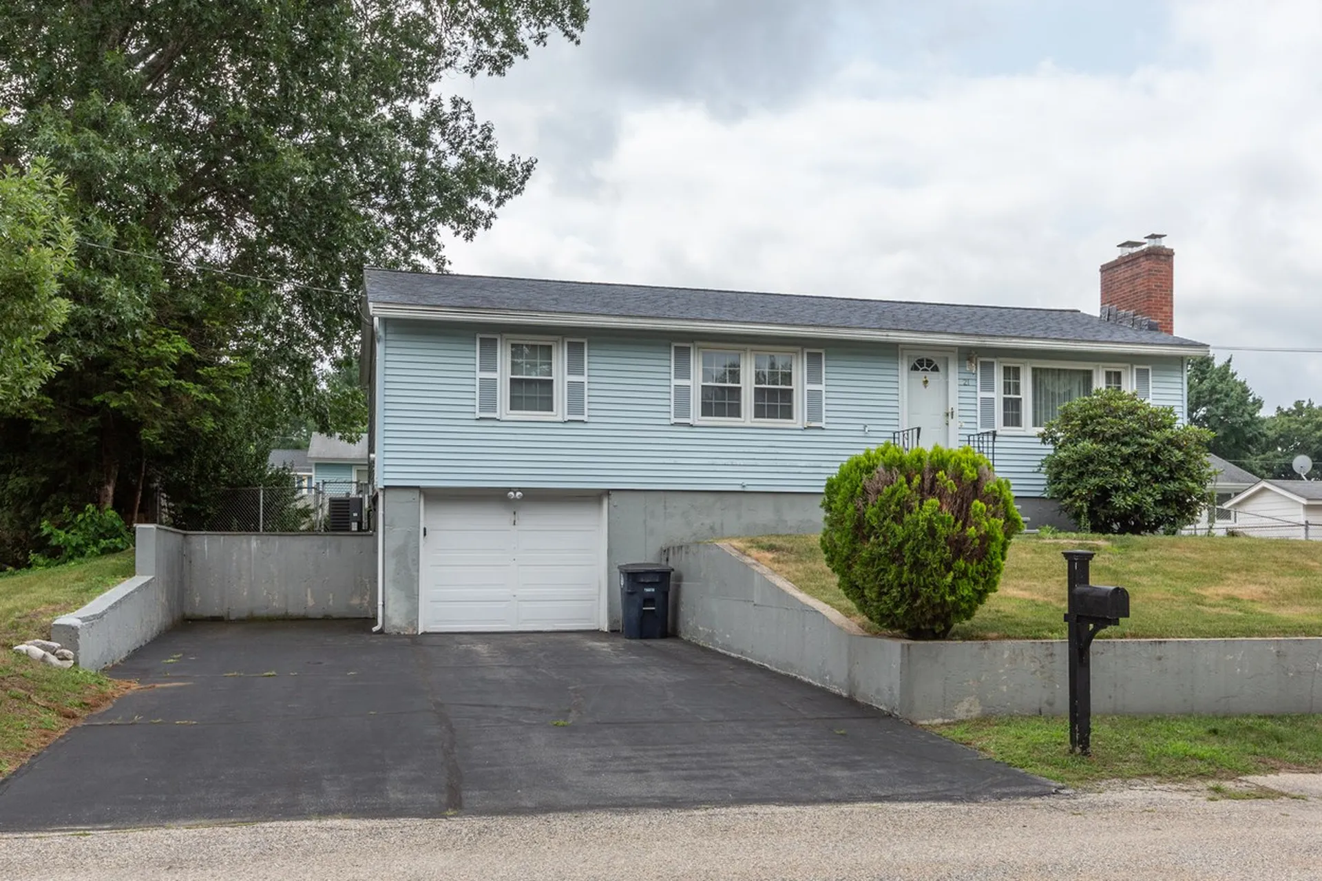 21 April Drive Nashua NH 03060