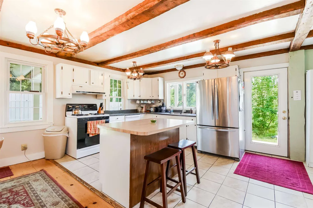 14 South Village Road Loudon NH 03307