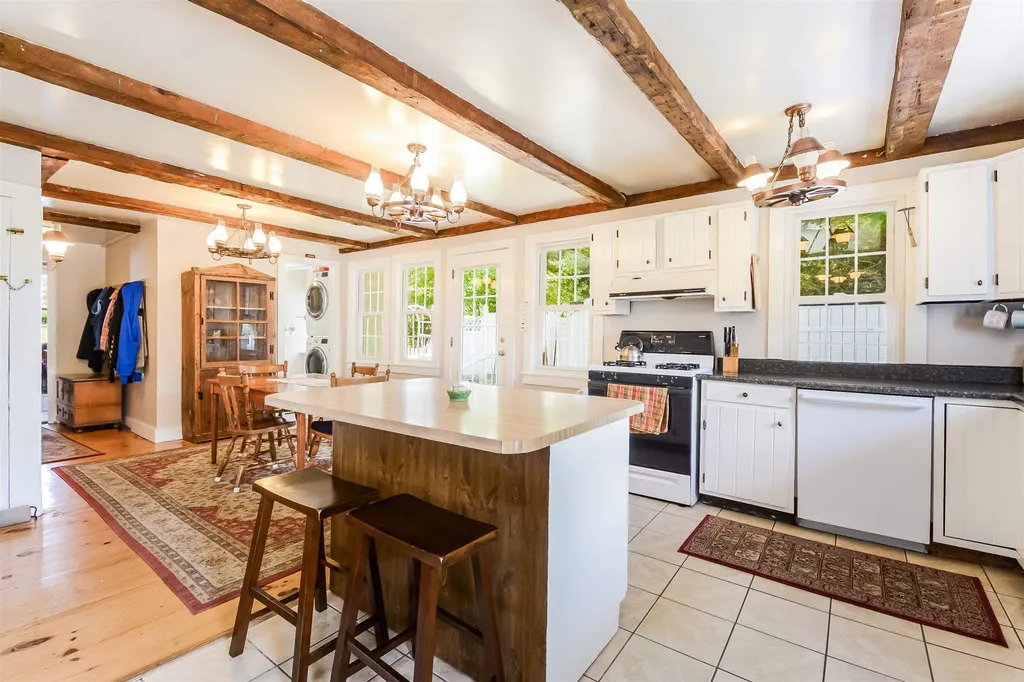 14 South Village Road Loudon NH 03307
