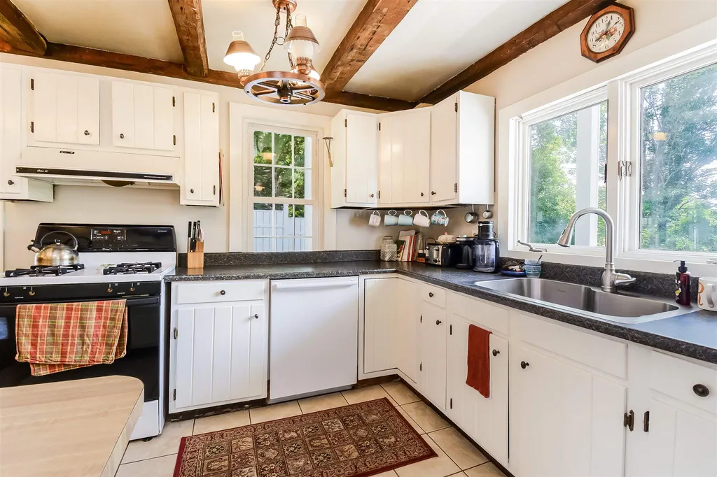 14 South Village Road Loudon NH 03307
