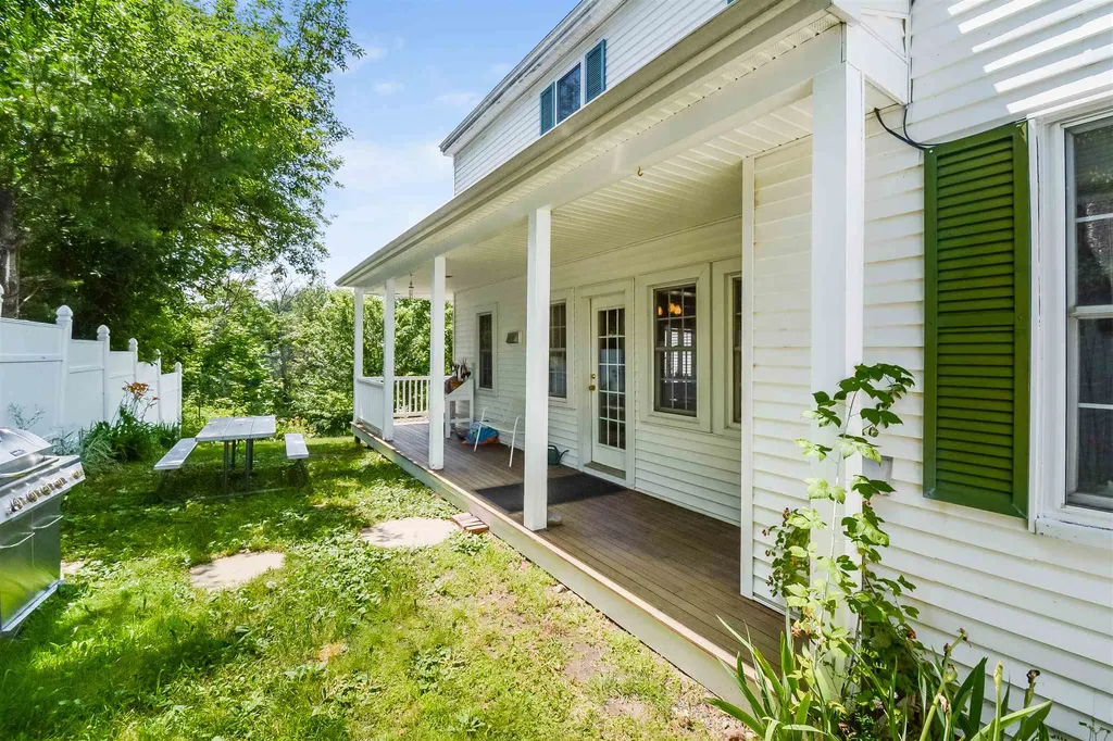 14 South Village Road Loudon NH 03307