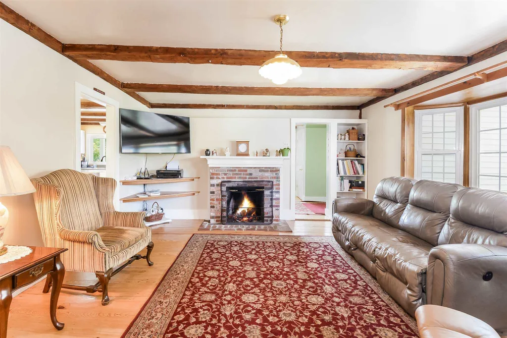 14 South Village Road Loudon NH 03307