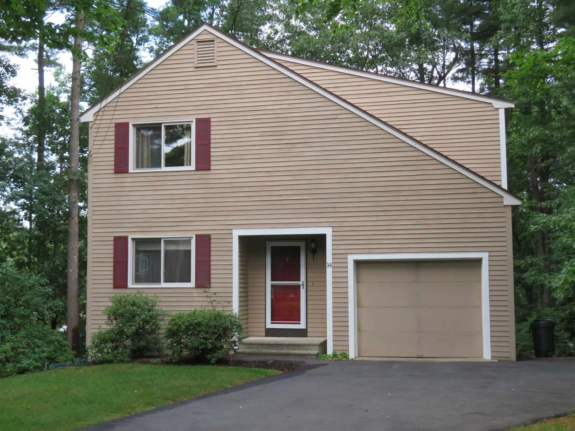 14 Custer Circle Nashua NH 03062