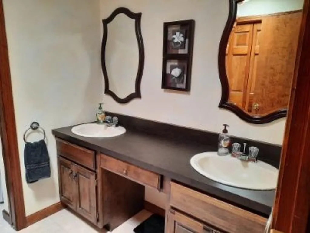 24 Windy Hill Drive Pittsburg NH 03592