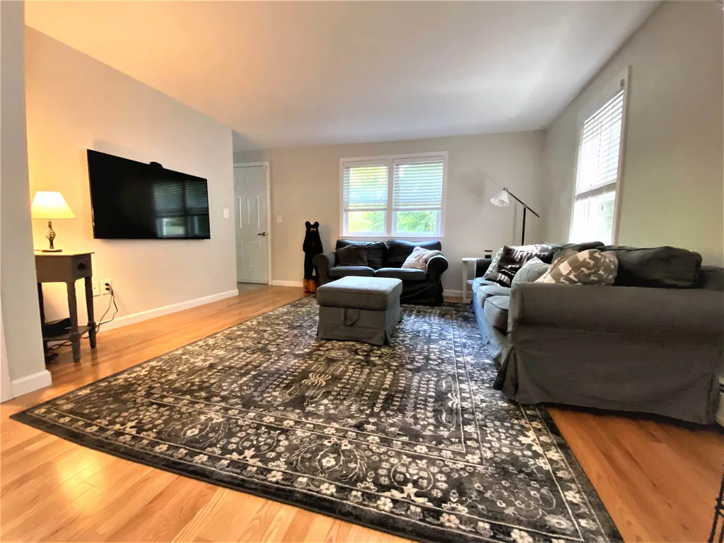 10 Irving Drive Weare NH 03281