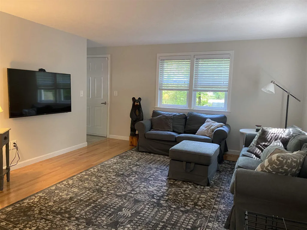 10 Irving Drive Weare NH 03281