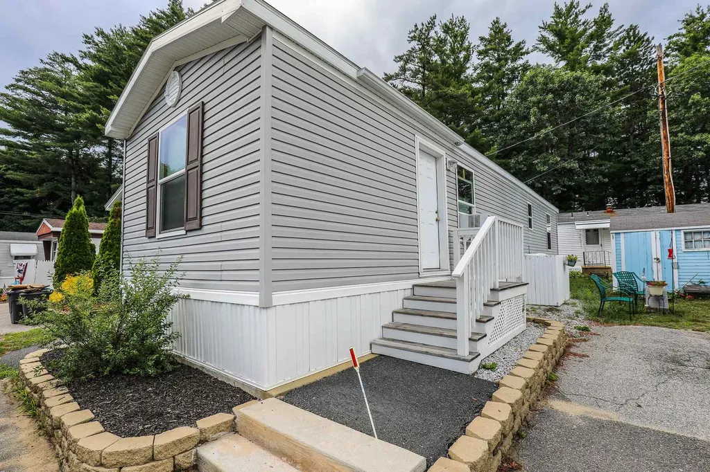 36 Thistle Way Manchester NH 03109