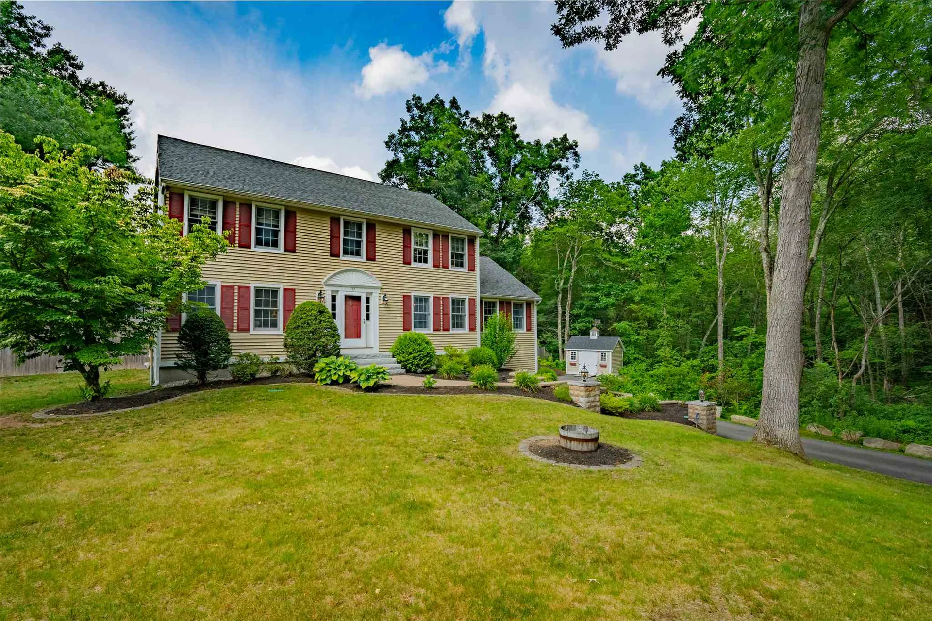 57 White Plains Avenue Londonderry NH 03053