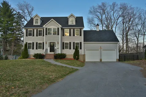 17 Raymond Street Nashua NH 03064